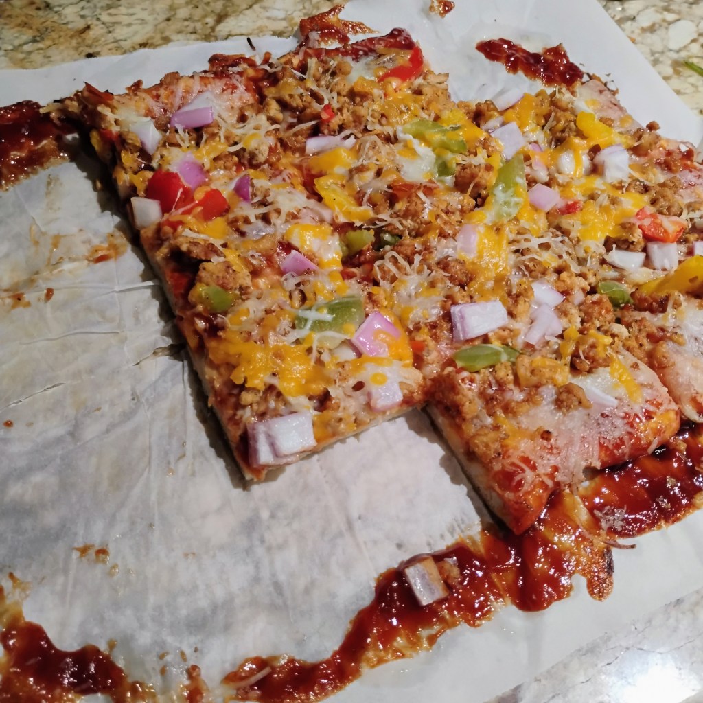 How to Make a Low-Sodium BBQ Chicken Biscuit&nbsp;Pizza